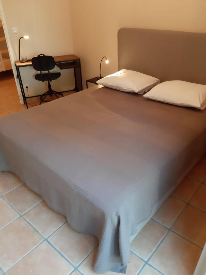 Appartement Dans Propriete Calme En Pleine Nature Charbonnières-les-Bains Eksteriør bilde